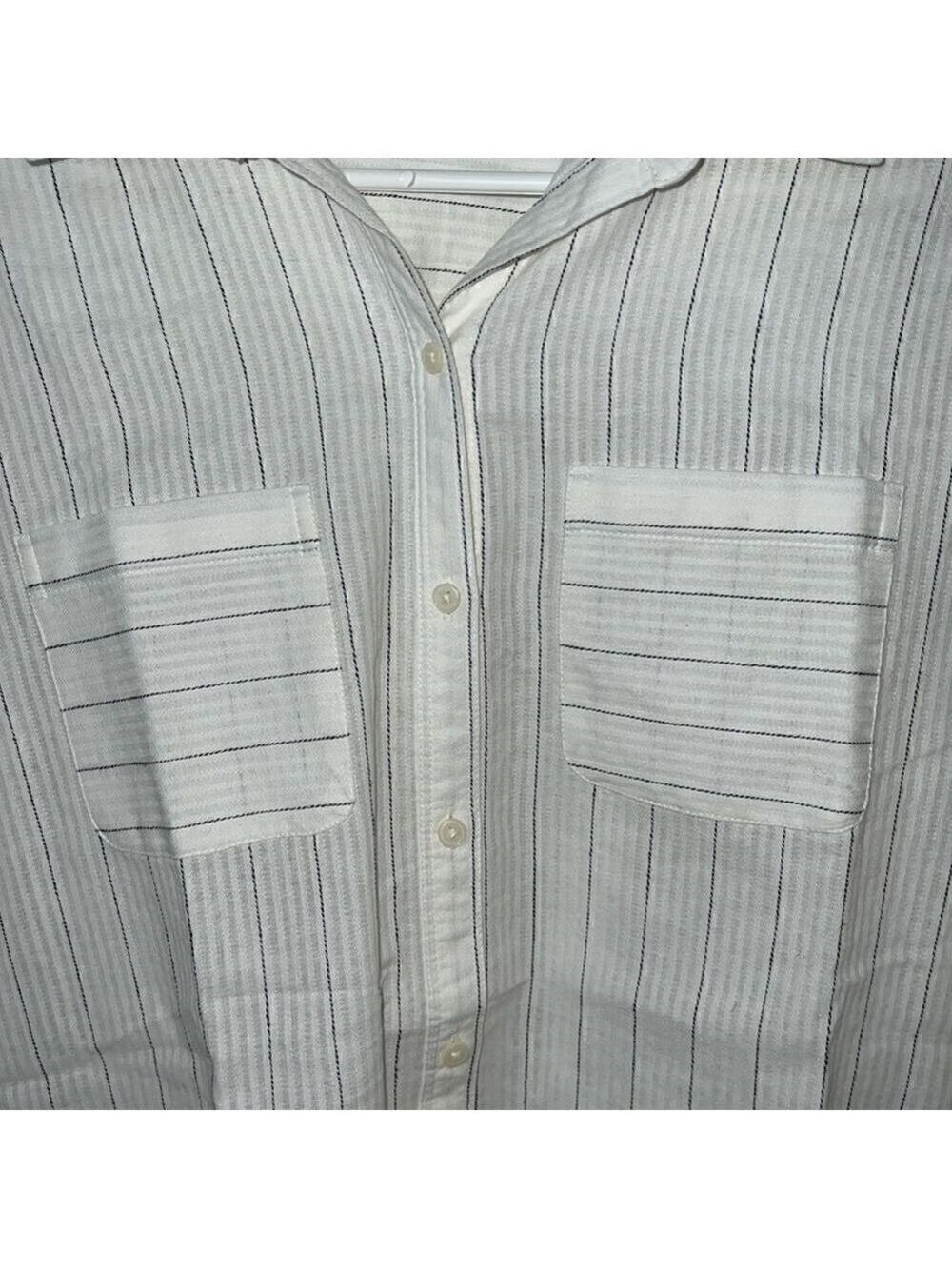 LOFT Linen Button Down 🤍 - Picture 2 of 6